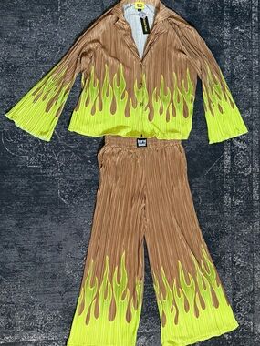 Women's Wide Leg Pleated Pant Set in Brown & Neon Yellow
